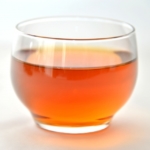 グラスに入った麦茶
